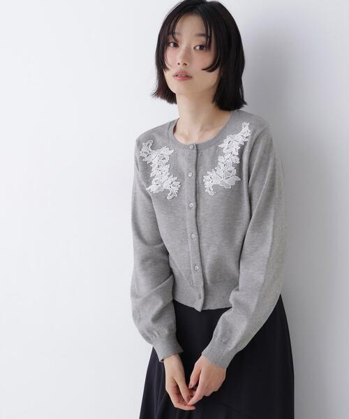 NATURAL BEAUTY BASIC(ナチュラルビューティーベーシック)の「フワラーモチーフカーディガン(カーディガン/ボレロ・レディース・グレー/オフホワイト/ラベンダー・FREE)」の7枚目の写真