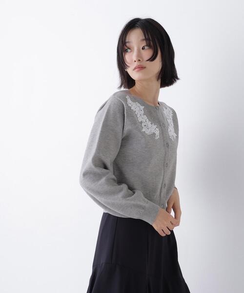NATURAL BEAUTY BASIC(ナチュラルビューティーベーシック)の「フワラーモチーフカーディガン(カーディガン/ボレロ・レディース・グレー/オフホワイト/ラベンダー・FREE)」の9枚目の写真