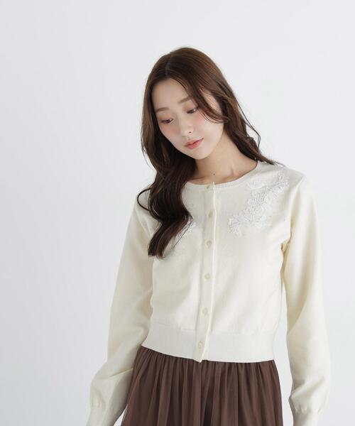 NATURAL BEAUTY BASIC(ナチュラルビューティーベーシック)の「フワラーモチーフカーディガン(カーディガン/ボレロ・レディース・グレー/オフホワイト/ラベンダー・FREE)」の18枚目の写真