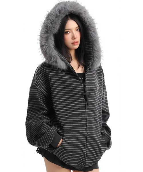 SHERU（シェル）の「フェイクファー付き ボーダー ジップアップパーカー（パーカー・レディース・ベージュ/ダークグレー・M）」の7枚目の写真
