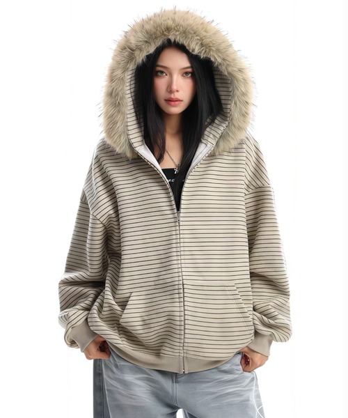 SHERU（シェル）の「フェイクファー付き ボーダー ジップアップパーカー（パーカー・レディース・ベージュ/ダークグレー・M）」の8枚目の写真