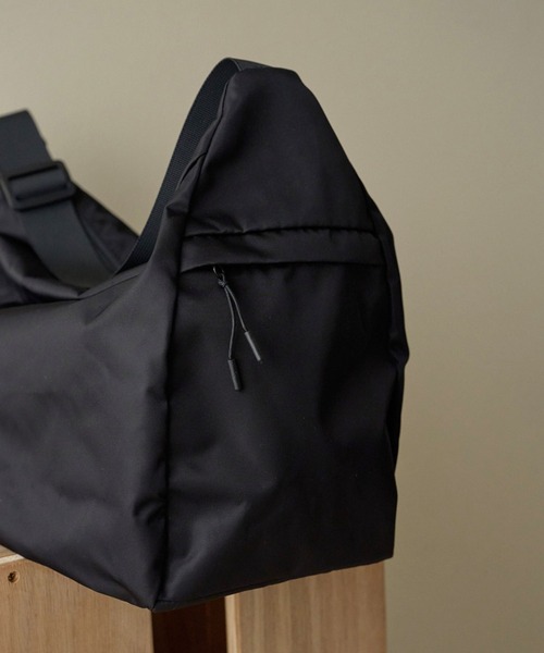 anuke(アンヌーク)の「Nylon Shoulder Bag(ショルダーバッグ・レディース・ブラウン/ブラック・FREE)」の12枚目の写真