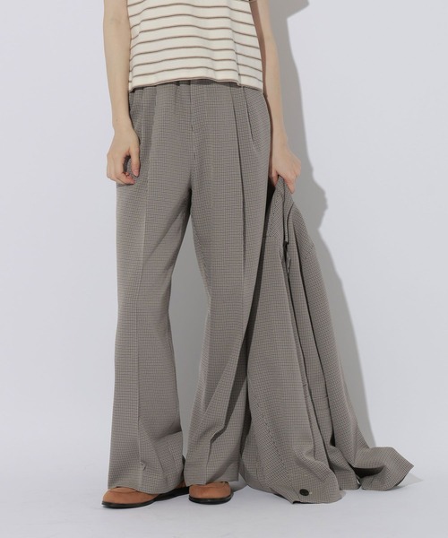 LAKOLE(ラコレ)の「ツータックワイドパンツ / 1045641(スラックス・レディース・ブラウン/ベージュ/ネイビー/グレー・LARGE/MEDIUM)」の4枚目の写真