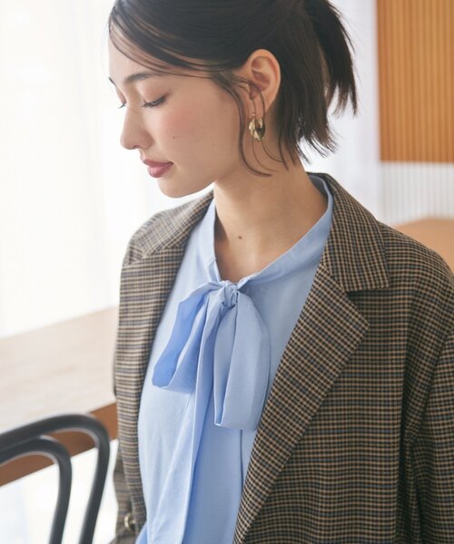 Remind me and forever(リマインドミーアンドフォーエバー)の「大人ボウタイブラウス(シャツ/ブラウス・レディース・アイボリー/サックスブルー・FREE)」の9枚目の写真