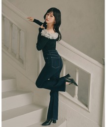 rienda（リエンダ）の「【乃木坂46 一ノ瀬美空さん・池田瑛紗さん着用】ぷりぷりヒップデニムフレアパンツ 秋服（デニムパンツ）」