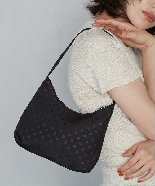 OFROOM(オフルーム)の「【2026秋冬新作】Dot Satin Mini Bag|ドットサテンミニバッグ(ショルダーバッグ・レディース・ブラック/ブルー/グリーン/ホワイト・ONESIZE)」の2枚目の写真