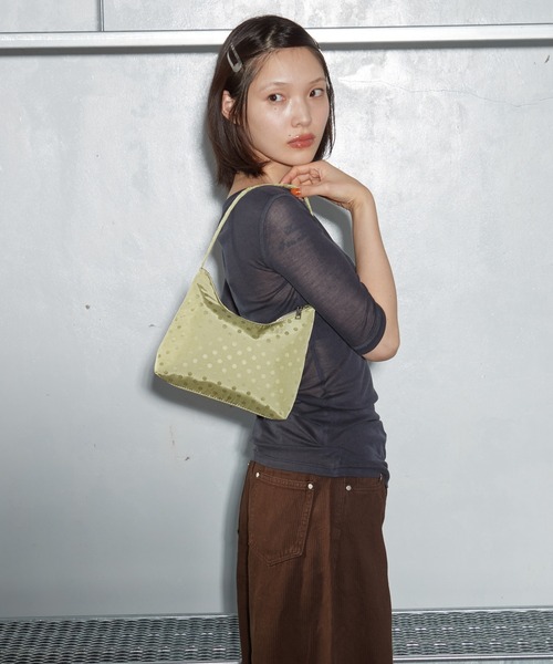 OFROOM(オフルーム)の「【2026秋冬新作】Dot Satin Mini Bag|ドットサテンミニバッグ(ショルダーバッグ・レディース・ブラック/ブルー/グリーン/ホワイト・ONESIZE)」の12枚目の写真