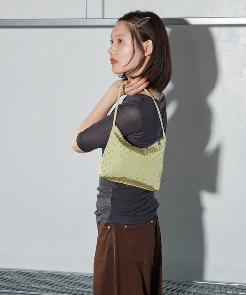 OFROOM(オフルーム)の「【2026秋冬新作】Dot Satin Mini Bag|ドットサテンミニバッグ(ショルダーバッグ・レディース・ブラック/ブルー/グリーン/ホワイト・ONESIZE)」の13枚目の写真