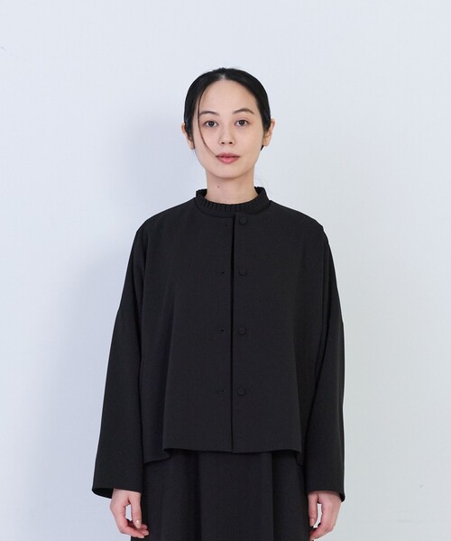 conges payes ADIEU TRISTESSE(コンジェ ペイエ アデュートリステス)の「ランドカラーショートジャケット(ノーカラージャケット・レディース・ブラック・38)」の2枚目の写真
