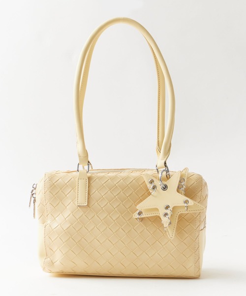 Chick(チック)の「Diamond-Design 2-Way Shoulder Bag with Star-Shaped Charm / 星型チャーム付き ダイヤデザイン2WAY ショルダーバッグ ガーリー 韓国 レディース 2026年 夏 夏服(ショルダーバッグ・レディース・ブラック/イエロー/ホワイト・FREE)」の3枚目の写真