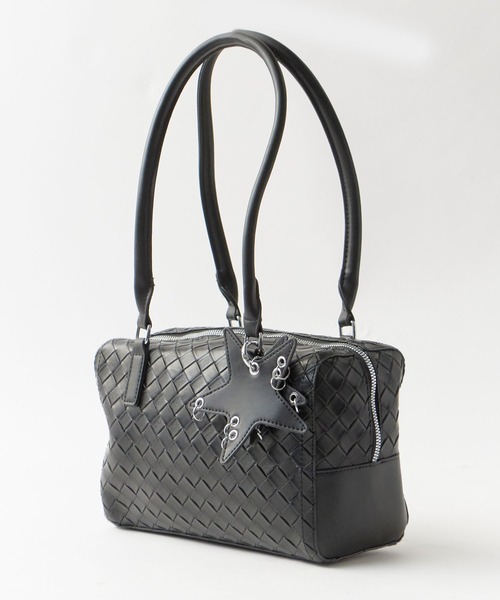 Chick(チック)の「Diamond-Design 2-Way Shoulder Bag with Star-Shaped Charm / 星型チャーム付き ダイヤデザイン2WAY ショルダーバッグ ガーリー 韓国 レディース 2026年 夏 夏服(ショルダーバッグ・レディース・ブラック/イエロー/ホワイト・FREE)」の5枚目の写真