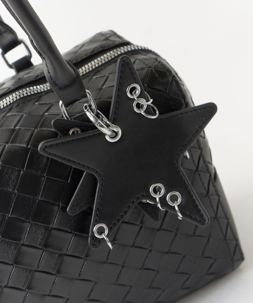 Chick(チック)の「Diamond-Design 2-Way Shoulder Bag with Star-Shaped Charm / 星型チャーム付き ダイヤデザイン2WAY ショルダーバッグ ガーリー 韓国 レディース 2026年 夏 夏服(ショルダーバッグ・レディース・ブラック/イエロー/ホワイト・FREE)」の8枚目の写真