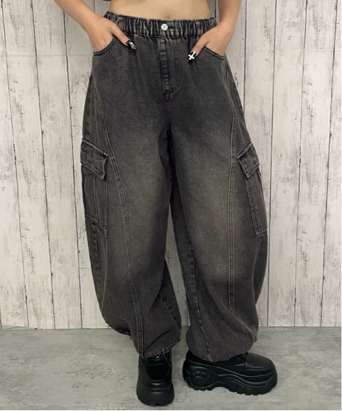 GORGE(ゴージ)の「デニム バレルカーゴワイドパンツ|全3色(その他パンツ・レディース・ブルー/ブルー系/ブラック・F)」の2枚目の写真