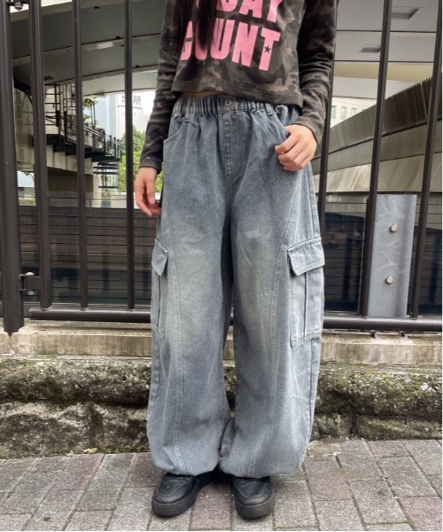 GORGE(ゴージ)の「デニム バレルカーゴワイドパンツ|全3色(その他パンツ・レディース・ブルー/ブルー系/ブラック・F)」の16枚目の写真