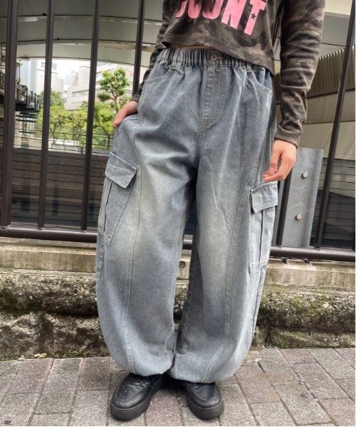GORGE(ゴージ)の「デニム バレルカーゴワイドパンツ|全3色(その他パンツ・レディース・ブルー/ブルー系/ブラック・F)」の17枚目の写真