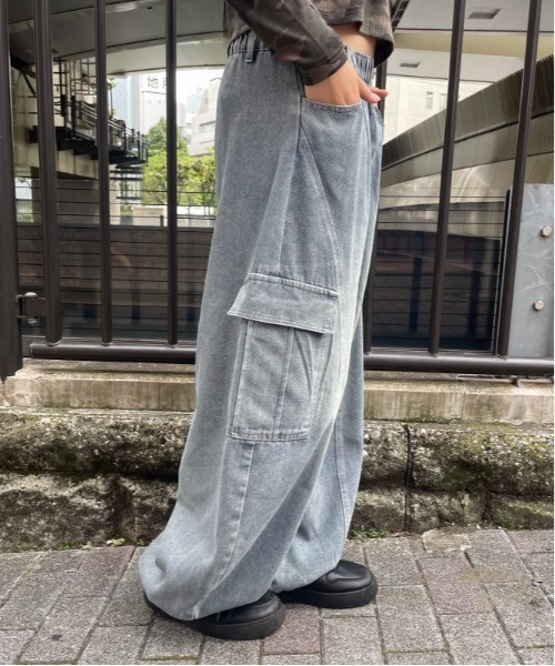 GORGE(ゴージ)の「デニム バレルカーゴワイドパンツ|全3色(その他パンツ・レディース・ブルー/ブルー系/ブラック・F)」の18枚目の写真