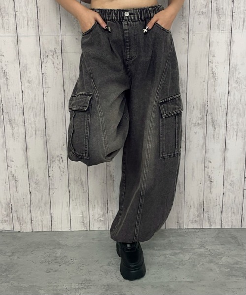 GORGE(ゴージ)の「デニム バレルカーゴワイドパンツ|全3色(その他パンツ・レディース・ブルー/ブルー系/ブラック・F)」の21枚目の写真