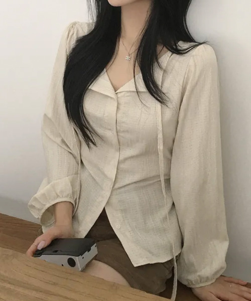 VIVID LADY(ビビッドレディー)の「ダブルストラップ パフスリーブブラウス(シャツ/ブラウス・レディース・ブラック/クリーム/アイボリー・FREE)」の3枚目の写真