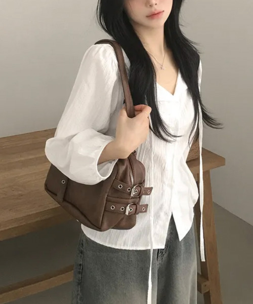 VIVID LADY(ビビッドレディー)の「ダブルストラップ パフスリーブブラウス(シャツ/ブラウス・レディース・ブラック/クリーム/アイボリー・FREE)」の5枚目の写真