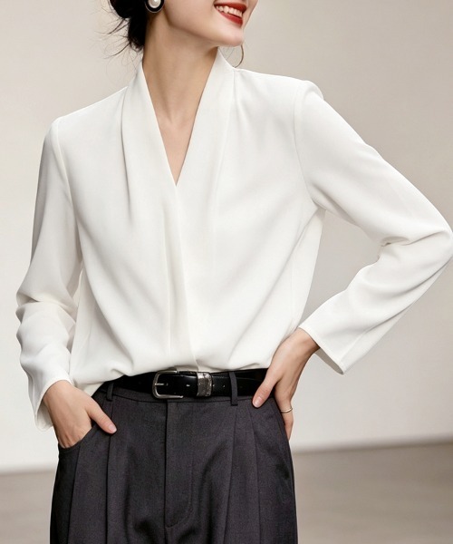 ReRe(リリ)の「Vネック比翼仕立て長袖ブラウス(シャツ/ブラウス・レディース・ホワイト・X-LARGE/LARGE/MEDIUM)」の2枚目の写真