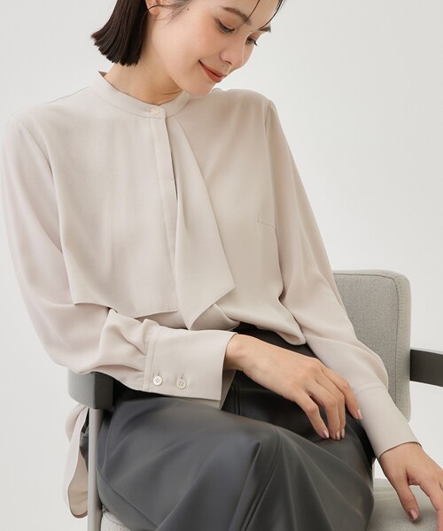 INDIVI(インディヴィ)の「【日本製/華やか】フリルデザインブラウス(シャツ/ブラウス・レディース・ブラック/ライトグレー/ホワイト・36/38/40)」の3枚目の写真