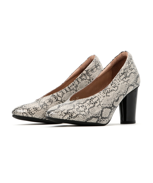 ORiental TRaffic（オリエンタルトラフィック）の「秋冬★Vカットパンプス★6331（パンプス・レディース・アッシュブラウン/ブラック/グリーン・38/41/37/36/40/42/35/39/34）」の5枚目の写真