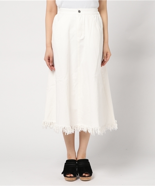 PUNYUS（プニュズ）の「フリンジロングスカート（スカート・レディース・インディゴブルー/ベージュ/ブラック/ホワイト・3/4/2/1）」の5枚目の写真