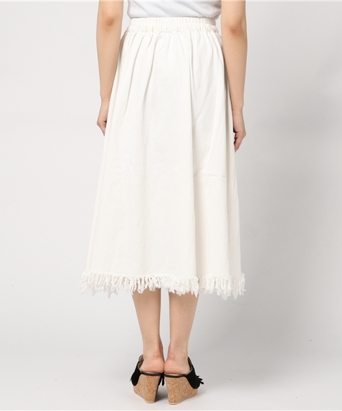 PUNYUS（プニュズ）の「フリンジロングスカート（スカート・レディース・インディゴブルー/ベージュ/ブラック/ホワイト・3/4/2/1）」の7枚目の写真