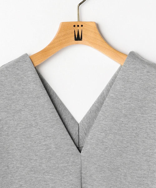 Tiara（ティアラ）の「ポンチウエストコンシャスVネックトップス（Tシャツ/カットソー・レディース・ブラック/アイボリー/ヘザーグレー・FREE）」の10枚目の写真