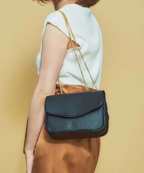 Abahouse Devinette（ドゥヴィネット）の「ソフトレザーチェーンショルダーバッグ（ショルダーバッグ・レディース・ベージュ/キャメル/ブラック・フリー）」の2枚目の写真