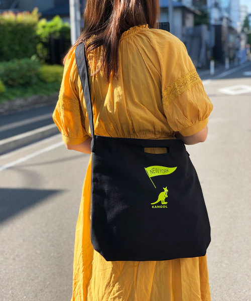 KANGOL（カンゴール）の「【KANGOL / カンゴール】 2WAYロゴプリントトートバッグ（トートバッグ・レディース・ホワイト系その他5/ホワイト系その他6/ブラック×ホワイト/ブラック/ブラック×グレー/ホワイト×ブラック/ブラック系その他/ホワイト×ピンク/ホワイト系その他2/ホワイト系その他3/ホワイト系その他4/ホワイト系その他7/ブラック系その他2/ブラック×ライム/ホワイト/ホワイト系その他/アイボリー/オフホワイト/ブラック系その他4/オレンジ/その他1/ホワイト×ライム/その他2/ブラック系その他5/レインボー/ホワイト×ブルー/ホワイト×レッド/ベージュ/ホワイト×ネイビー/その他5/その他3/その他4/ブラック系その他3・FREE）」の21枚目の写真