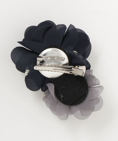 Three Four Time（ｽﾘｰﾌｫｰﾀｲﾑ）の「バイカラーパールコサージュ【結婚式/フォーマル/入卒】（ブローチ/コサージュ・レディース・ネイビー/オフホワイト/ピンク・FREE）」の4枚目の写真