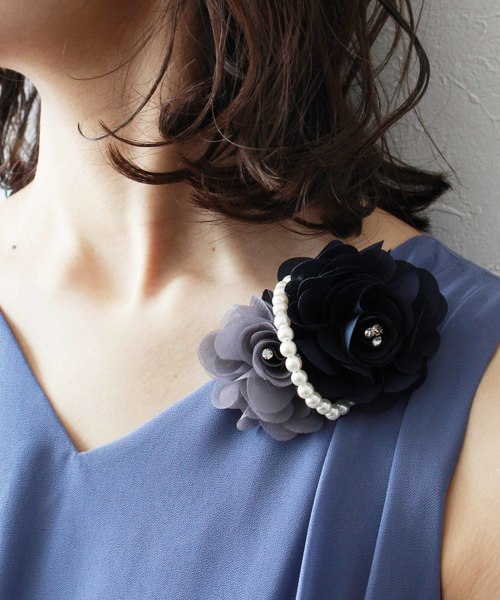 Three Four Time（ｽﾘｰﾌｫｰﾀｲﾑ）の「バイカラーパールコサージュ【結婚式/フォーマル/入卒】（ブローチ/コサージュ・レディース・ネイビー/オフホワイト/ピンク・FREE）」の9枚目の写真