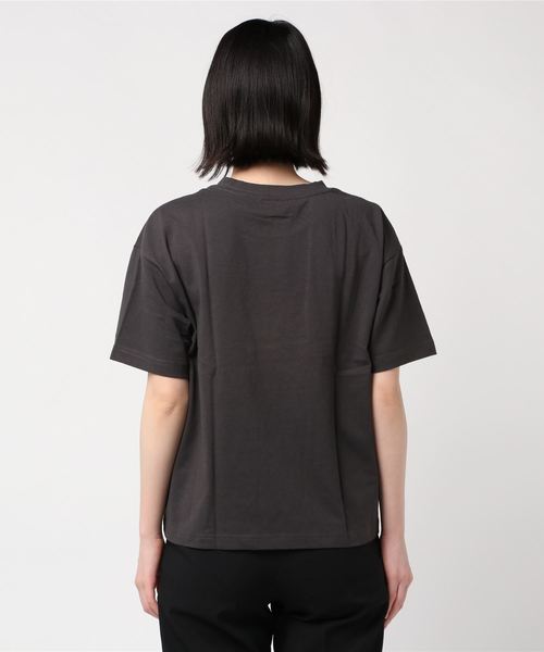 CONVERSE（コンバース）の「CONVERSE/コンバース ビッグシルエット ワンポイント ロゴ刺繍 Tシャツ（Tシャツ/カットソー・レディース・ホワイト/ブラック/チャコール・M/L）」の5枚目の写真