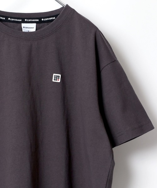 CONVERSE（コンバース）の「CONVERSE/コンバース ビッグシルエット ワンポイント ロゴ刺繍 Tシャツ（Tシャツ/カットソー・レディース・ホワイト/ブラック/チャコール・M/L）」の3枚目の写真