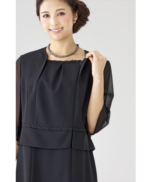 MONOIR(モノワール)の「濃染加工大きいサイズアンサンブル(ジャケットワンピース)(アンサンブル・レディース・ブラック・13号/17号/19号/15号/21号/23号)」の6枚目の写真