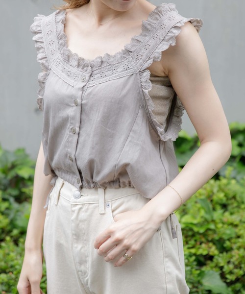 flower(フラワー)の「フラッフィーフリルビスチェ(シャツ/ブラウス・レディース・ホワイト/グレー・FREE)」の6枚目の写真