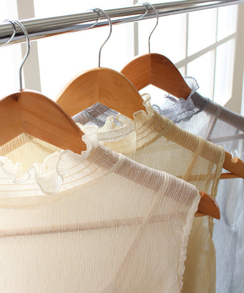 MODE ROBE(モードローブ)の「シアープリーツフリルカラーノースリーブ(Tシャツ/カットソー・レディース・アイボリー/オリーブ/ブルー・FREE)」の11枚目の写真