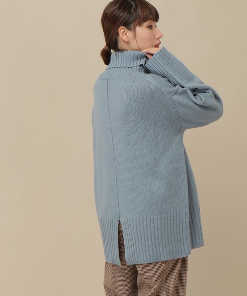 ikka(イッカ)の「バックスリットハイネックプルオーバー(ニット/セーター・レディース・ホワイト/ライトブルー/ブラック/ピンク/ダークベージュ/グレー・M/L)」の5枚目の写真