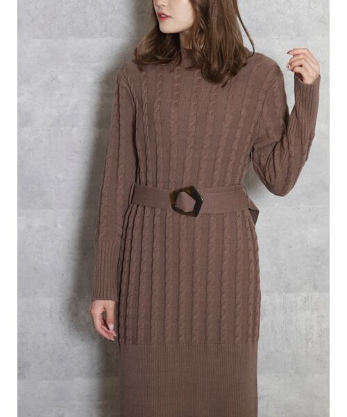dazzlin（ダズリン）の「ベルトマークケーブルニットワンピース（ワンピース・レディース・ブラウン/ブラック/オフホワイト・FREE）」の4枚目の写真