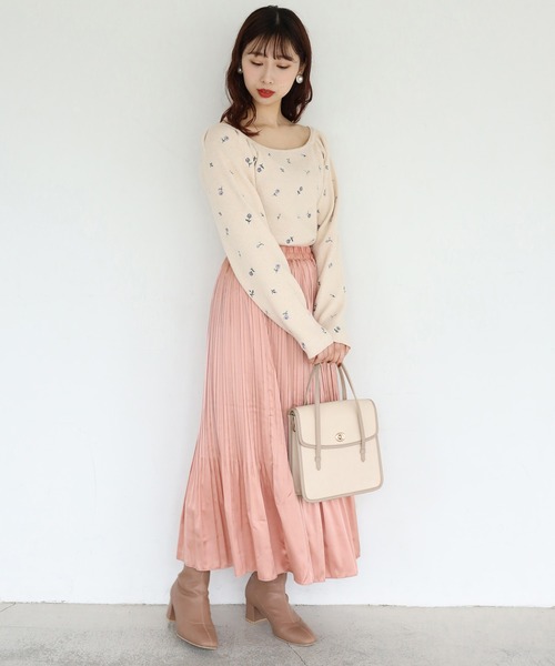 one after another NICE CLAUP(ワンアフターアナザーナイスクラップ)の「サテン消しプリーツスカート(スカート・レディース・アイボリー/モカ/ベージュ/オレンジ・FREE)」の6枚目の写真