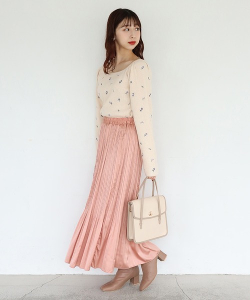 one after another NICE CLAUP(ワンアフターアナザーナイスクラップ)の「サテン消しプリーツスカート(スカート・レディース・アイボリー/モカ/ベージュ/オレンジ・FREE)」の7枚目の写真