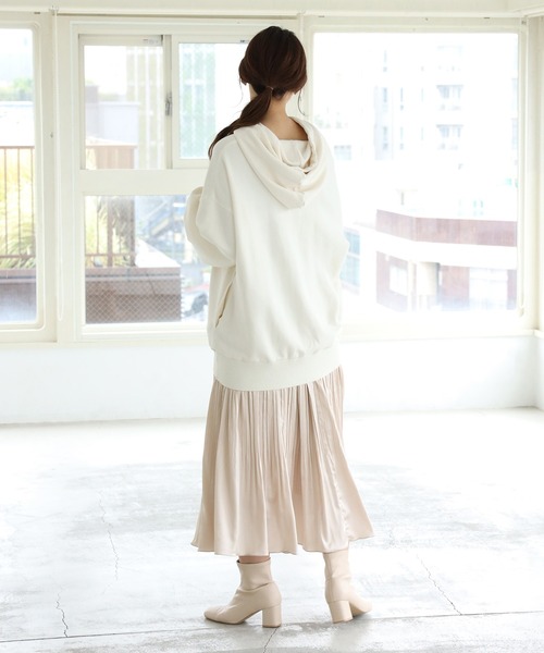 one after another NICE CLAUP(ワンアフターアナザーナイスクラップ)の「サテン消しプリーツスカート(スカート・レディース・アイボリー/モカ/ベージュ/オレンジ・FREE)」の12枚目の写真