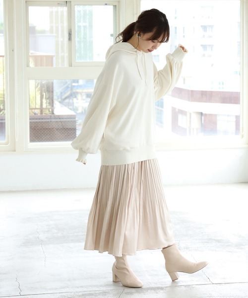 one after another NICE CLAUP(ワンアフターアナザーナイスクラップ)の「サテン消しプリーツスカート(スカート・レディース・アイボリー/モカ/ベージュ/オレンジ・FREE)」の13枚目の写真