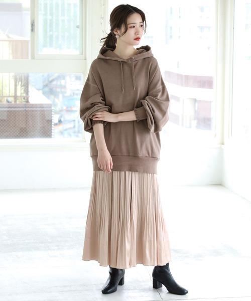 one after another NICE CLAUP(ワンアフターアナザーナイスクラップ)の「サテン消しプリーツスカート(スカート・レディース・アイボリー/モカ/ベージュ/オレンジ・FREE)」の22枚目の写真