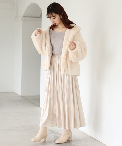 one after another NICE CLAUP(ワンアフターアナザーナイスクラップ)の「サテン消しプリーツスカート(スカート・レディース・アイボリー/モカ/ベージュ/オレンジ・FREE)」の16枚目の写真