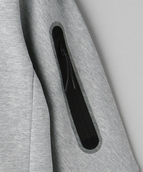 NIKE SPORTSWEAR（ナイキスポーツウェアー）の「NIKE/ナイキ スポーツウェアテックフリースクルーネックスウェット/CU4506-063（スウェット・メンズ・ブラック/グレー・SMALL/MEDIUM/LARGE/X-LARGE/XX-LARGE）」の6枚目の写真