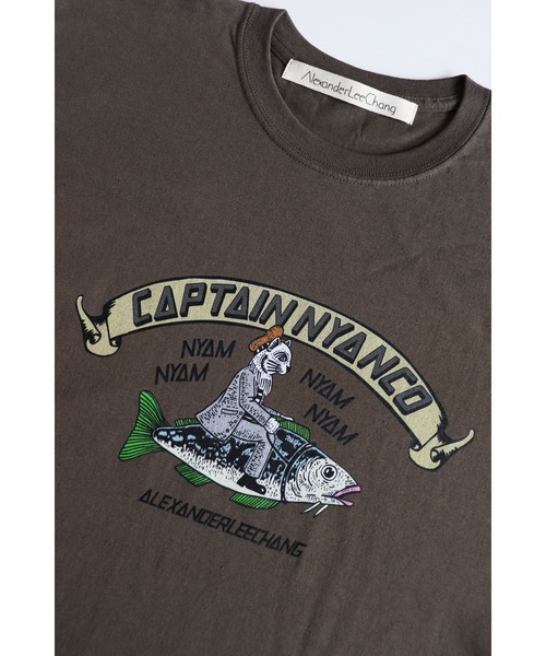 AlexanderLeeChang(アレキサンダーリーチャン)の「AlexanderLeeChang/アレキサンダーリーチャン CAPTAIN NYANCO T(Tシャツ/カットソー・メンズ・ブラック/グレー/オリーブ/スカイブルー・2/3/4)」の7枚目の写真