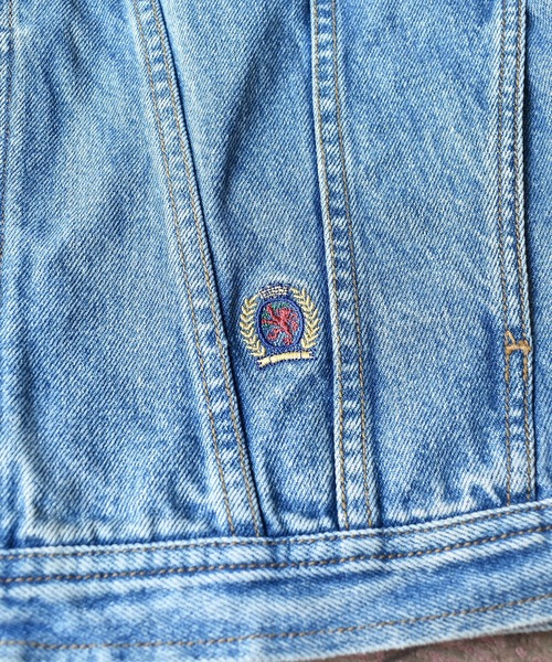 TOMMY HILFIGER(トミーヒルフィガー)の「【ヴィンテージ古着】90's TOMMY HILFIGER/トミーヒルフィガー デニムジャケット(デニムジャケット・メンズ・ブルー・MEDIUM)」の2枚目の写真