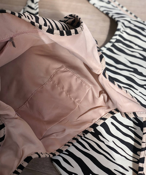ISOOK(アイスー)の「Zebra tote bag / ゼブラトートバッグ(maai select)(トートバッグ・レディース・アイボリー/ブラウン・FREE)」の6枚目の写真